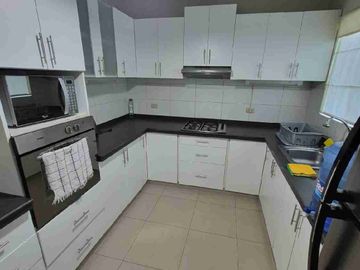 VENTA CASA EN CONDOMINIO CON TERRAZA EN GERANIOS - Frente a Parque