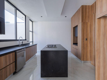 CASA EN VENTA EN FRACCIONAMIENTO LOMAS DE ANGELOPOLIS, PUEBLA.