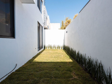 CASA EN VENTA EN FRACCIONAMIENTO LOMAS DE ANGELOPOLIS, PUEBLA.