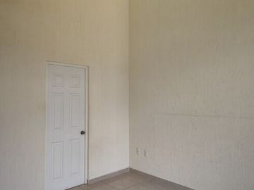 CASA DISPONIBLE DE RECUPERACION BANCARIA, FRACC ALTA CALIFORNIA, TLAJOMULCO DE ZUÑIGA, JALISCO