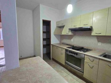 casa en renta 4ta. recamara cerca de la UVM Juriquilla Queretaro.