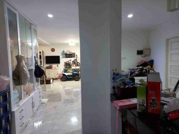 Dijual Rumah hdp timur dan taman, Citra garden 2 ex