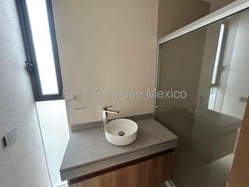 Planta alta de duplex se renta en zakia 2 recmaras 2 baños 1 auto-ver descripcion