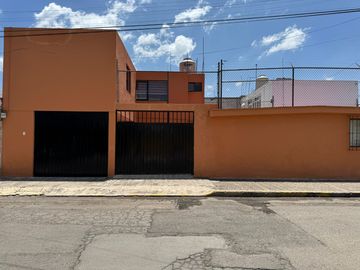VENDO CASA DE UNA PLANTA, USADA,  EN ESQUINA CERCA DE LA BUAP SAN MANUEL