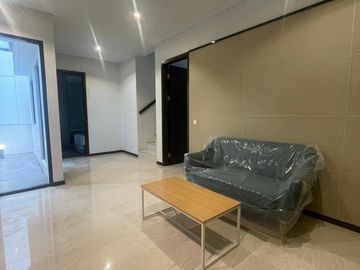 Disewakan Rumah Full Furnish Dekat Kawasan Pendidikan & Kuliner di The Zora BSD City