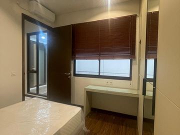 Disewakan Rumah Full Furnish Dekat Kawasan Pendidikan & Kuliner di The Zora BSD City