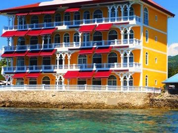 Unique Waterfront Penthouse in Beach Club Palazzo 228 sqm, Lift, Pool, Restaurant