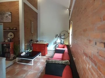 DIJUAL RUMAH TIPE MODERN COUNTRY 1.5 Lantai Di Perumahan Islamic Village Cluster Baiti Jannati Blok L4 No.1A