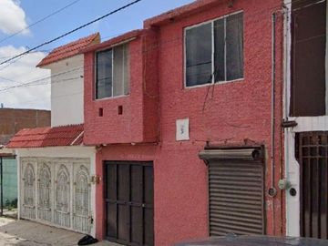 VENTA DE CASA EN Trojes de la Cuenca 129 Colonia San Salvador Municipio San Luis Potosí C.P. 78398 San Luis Potosí