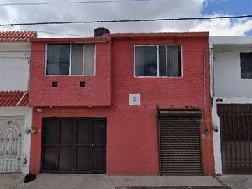 VENTA DE CASA EN Trojes de la Cuenca 129 Colonia San Salvador Municipio San Luis Potosí C.P. 78398 San Luis Potosí