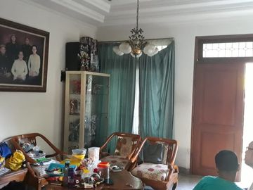 Rumah Lama Kokoh - Area Tanah Kusir