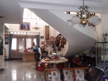 Rumah Lama Kokoh - Area Tanah Kusir