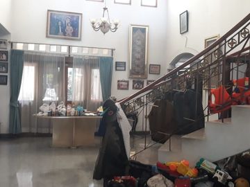 Rumah Lama Kokoh - Area Tanah Kusir