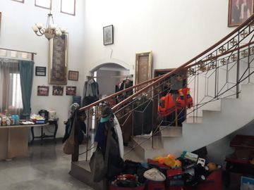 Rumah Lama Kokoh - Area Tanah Kusir