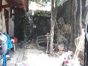 Rumah Lama Kokoh - Area Tanah Kusir