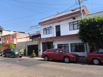 Casa en Venta con Uso Habitacional o Potencial para Desarrollo – Gustavo A. Madero, 4 recamaras y 6 baños