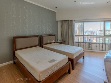 Rare Corner 3BR Unit with 4 Parking Slots For Sale - The Residences at Greenbelt