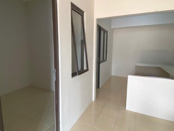 3 Kamar Tidur Rumah Perumahan Full Renovasi Cluster Kana Park Siap Huni Dekat Stasiun KRL Akses Tol Legok Parung Panjang Bogor Legok Cisauk Tangerang