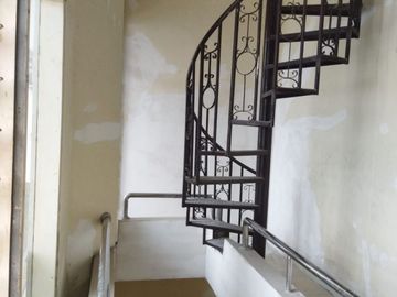 Terawat Bagus Rumah Darmo Indah Timur 3 Lantai