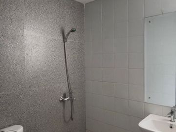 Rumah Usaha 3 Lantai di Delatinos BSD Dekat Tol dan Stasiun Kereta