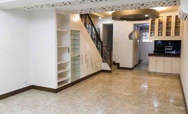 Hagdang Bato townhouse