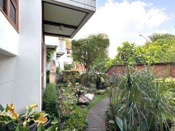 Rumah Asri di Cinere Luas, Nyaman, dan Lokasi Premium
