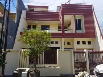 Bangunan 3 Lantai Rumah Darmo Indah Timur