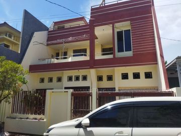 Bangunan 3 Lantai Rumah Darmo Indah Timur