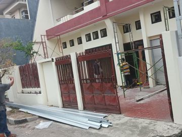 Bangunan 3 Lantai Rumah Darmo Indah Timur