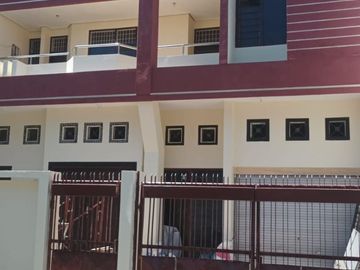 Bangunan 3 Lantai Rumah Darmo Indah Timur