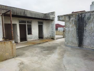 Bangunan 3 Lantai Rumah Darmo Indah Timur