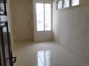 Bangunan 3 Lantai Rumah Darmo Indah Timur