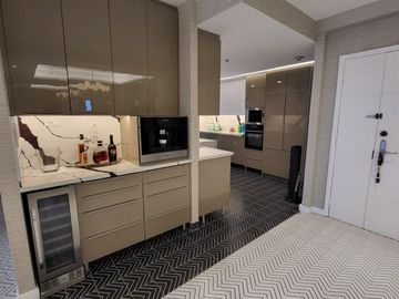 FOR SALE 2-Bedroom Corner Unit at Astoria Plaza, Pasig City