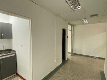 LOCAL COMERCIAL EN VENTA SECTOR ANTONIA SANTOS CENTRO EMPRESARIAL SURAMERICANA BUCARAMANGA