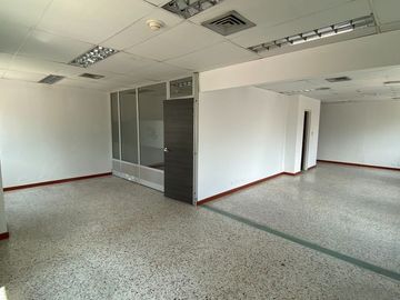 LOCAL COMERCIAL EN VENTA SECTOR ANTONIA SANTOS CENTRO EMPRESARIAL SURAMERICANA BUCARAMANGA