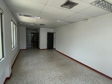 LOCAL COMERCIAL EN VENTA SECTOR ANTONIA SANTOS CENTRO EMPRESARIAL SURAMERICANA BUCARAMANGA