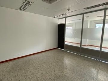 LOCAL COMERCIAL EN VENTA SECTOR ANTONIA SANTOS CENTRO EMPRESARIAL SURAMERICANA BUCARAMANGA