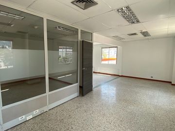 LOCAL COMERCIAL EN VENTA SECTOR ANTONIA SANTOS CENTRO EMPRESARIAL SURAMERICANA BUCARAMANGA