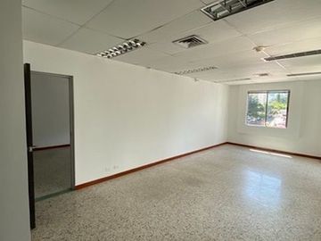 LOCAL COMERCIAL EN VENTA SECTOR ANTONIA SANTOS CENTRO EMPRESARIAL SURAMERICANA BUCARAMANGA