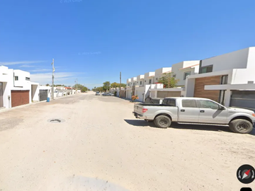 Casa ubicada en colonia Chametla, Baja California Sur. Con 4 recamaras y 479m2. Muy cerca del Aeropuerto Internacional La Paz