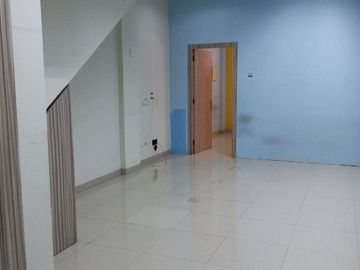 Disewakan Ruko Sentra Niaga Hadap Depan Hoek Ruko Domisili Jakarta Barat