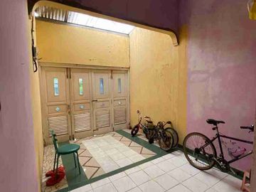 Di jual rumah kokoh permanen 2 lantai full ukuran yg luas di lokasi kreo ciledug Tangerang kota