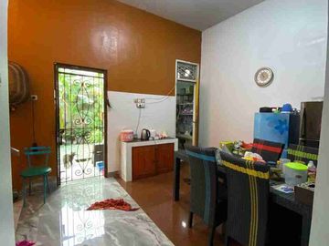 Di jual rumah kokoh permanen 2 lantai full ukuran yg luas di lokasi kreo ciledug Tangerang kota