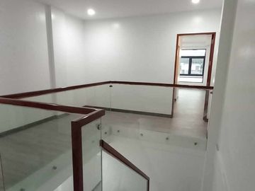 Near UDMC 3 Storey Townhouse for Sale in San Isidro Quezon City w/ 5 Bedrooms - JB