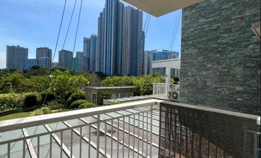 For Rent: 2BR w/ Parking in Two Serendra for 110k per mos!