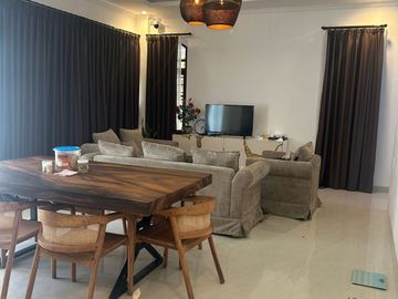 Dijual Rumah Mewah Bonus Mercedes-Benz di Denpasar Selatan, Bali