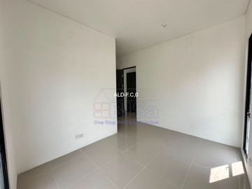 RUMAH 2 LANTAI CITRALAND MEGAH – BATAM CENTRE 4 KAMAR TIDUR LOKASI PREMIUM