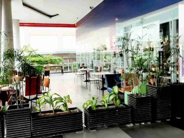 GEDUNG RETAIL KOMERSIAL 3 LANTAI DI KARAWANG, JAWA BARAT