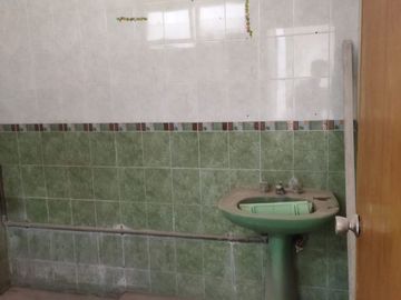 Bangunan 3 Lantai Terawat Rumah Darmo Indah Timur