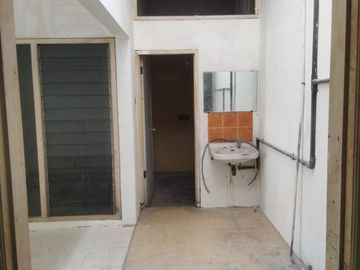 Bangunan 3 Lantai Terawat Rumah Darmo Indah Timur
